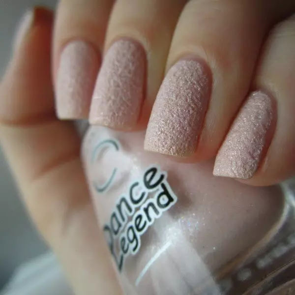 Licht Matte Manicure (52 foto's): Nagelontwerp in felle kleuren 24380_27