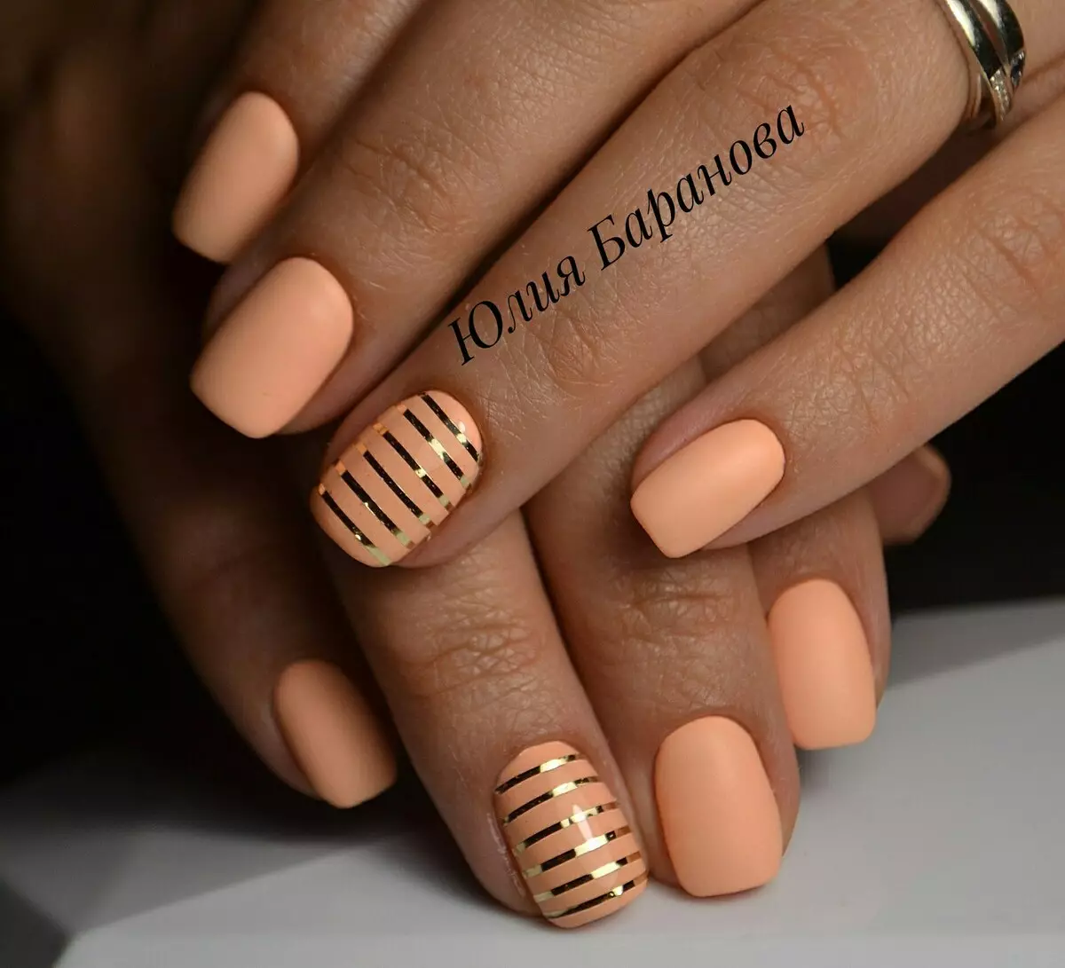 Light Matte Manicure (52 φωτογραφίες): Σχεδιασμός νυχιών σε φωτεινά χρώματα 24380_29