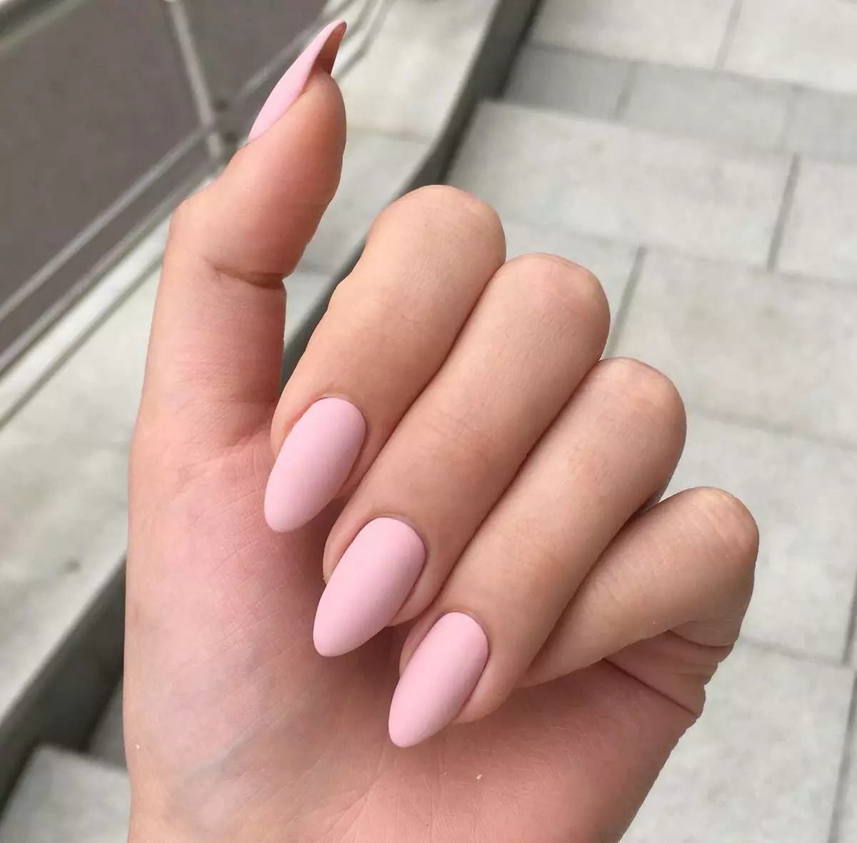 Light Matte Manicure (52 φωτογραφίες): Σχεδιασμός νυχιών σε φωτεινά χρώματα 24380_3