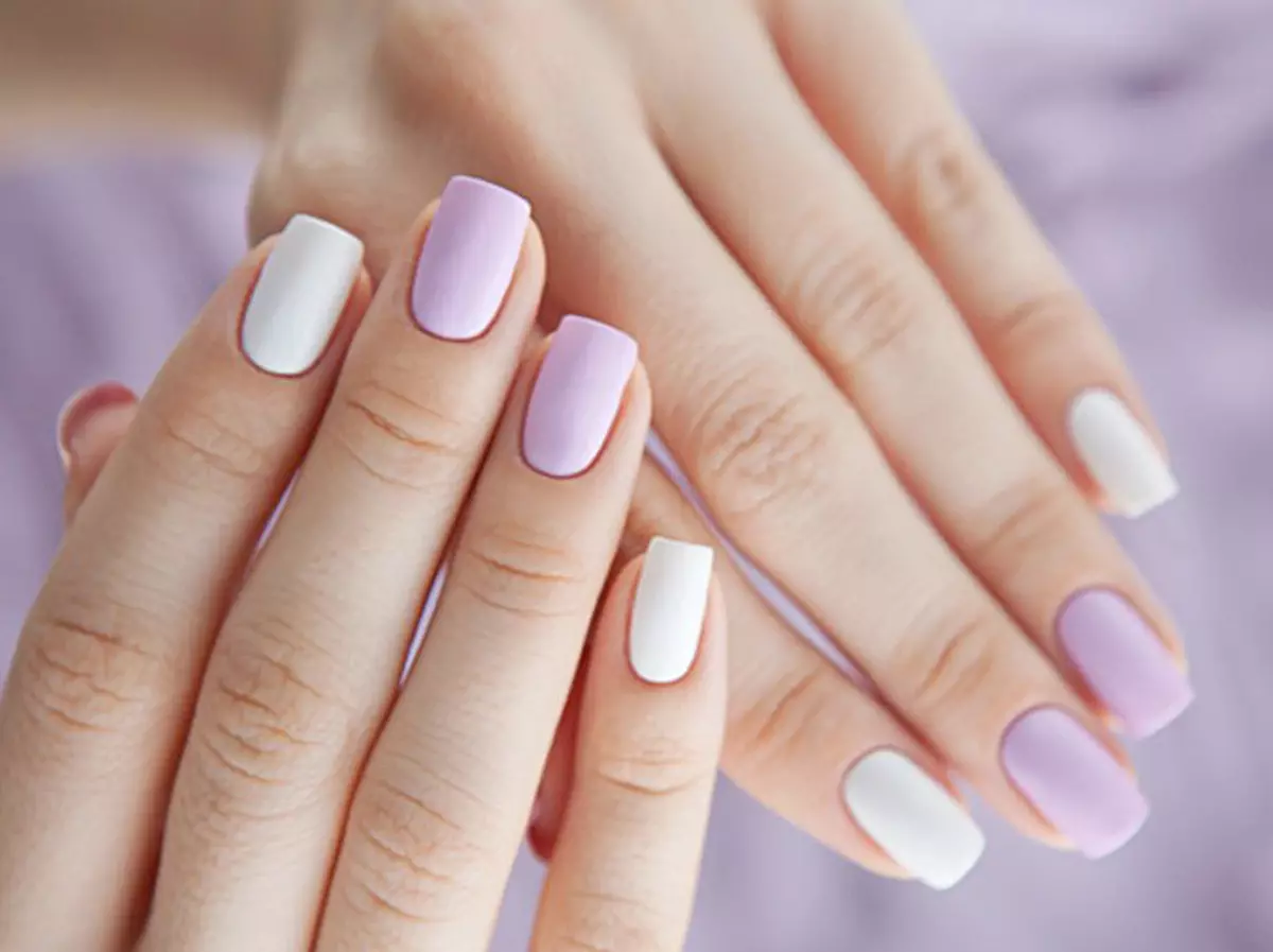 Light Matte Manicure (52 φωτογραφίες): Σχεδιασμός νυχιών σε φωτεινά χρώματα 24380_33