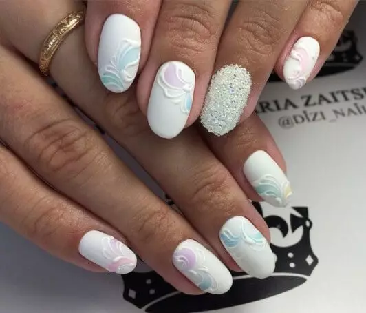 Manicura lleugera Matte (52 fotos): disseny d'ungles de colors brillants 24380_39