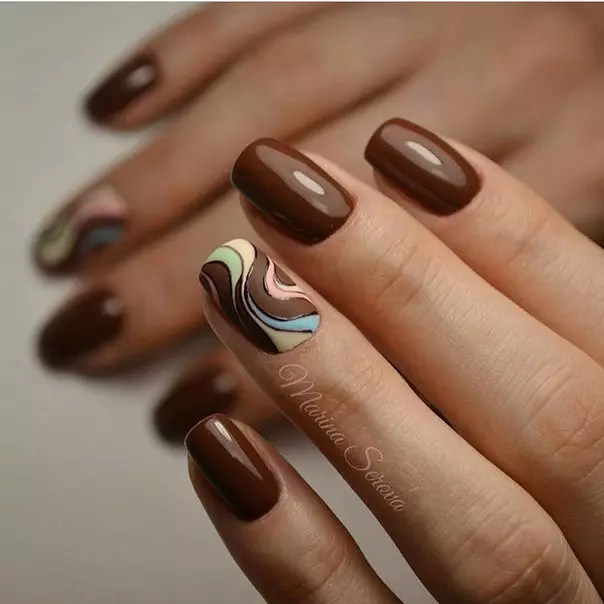 Коричневий манікюр з бежевим (66 фото): дизайн нігтів в коричнево-бежевих кольорах 24382_20
