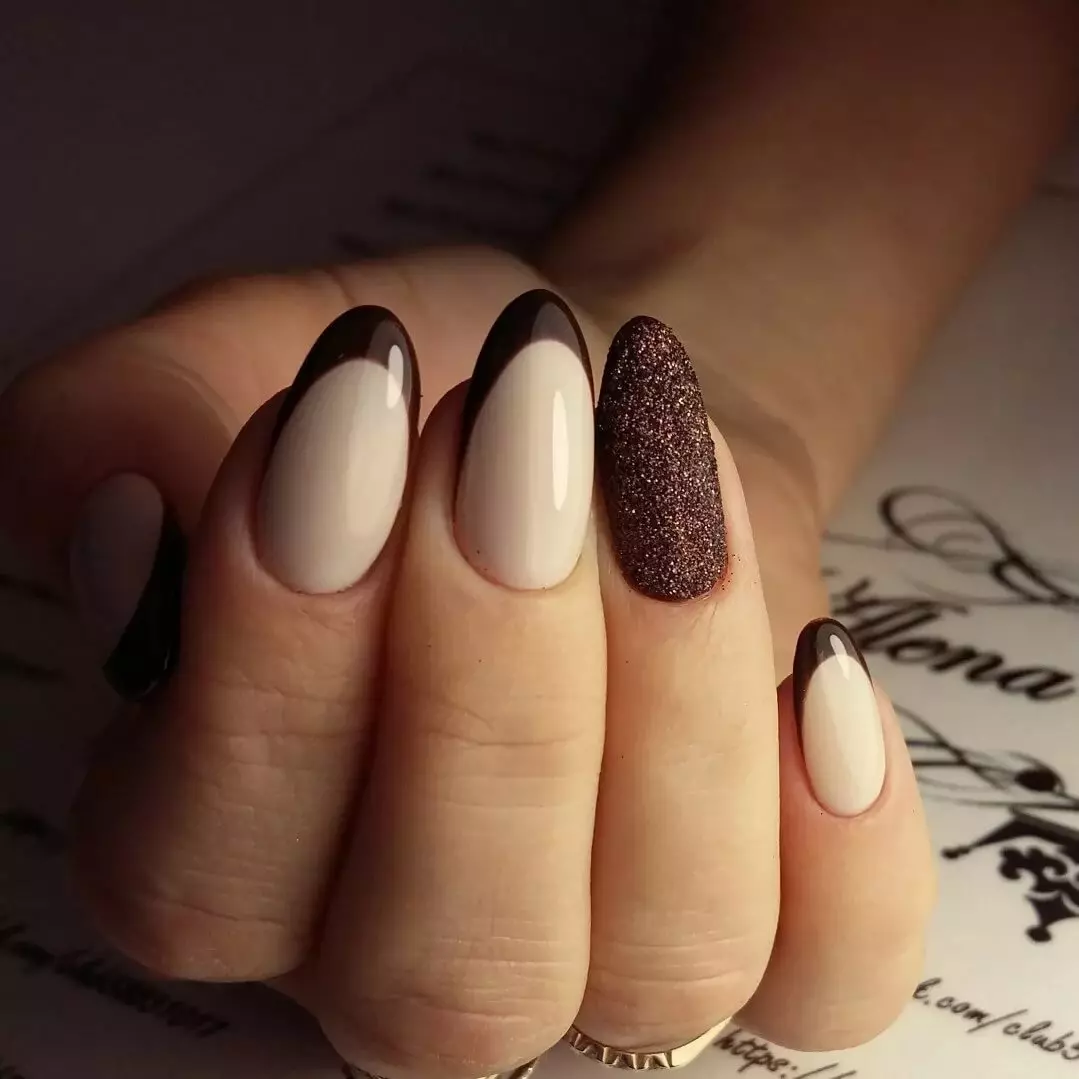 manicure Brown con beige (66 foto): il design delle unghie nei colori marrone-beige 24382_29