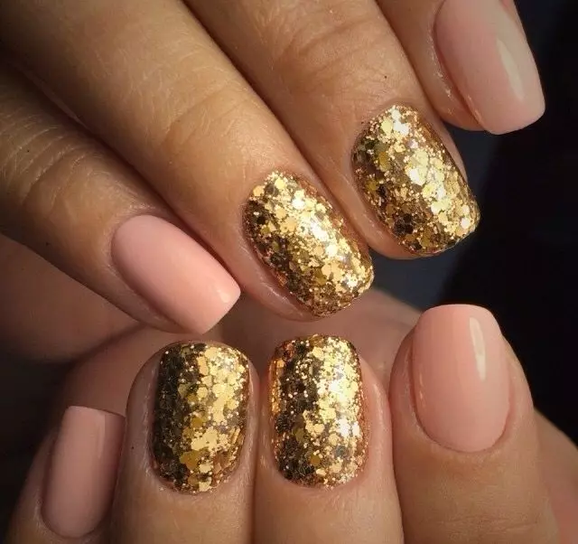 Beige Manicure with Sequins (34 photos): Nail Art Decoration with Golden Sequins 24384_16