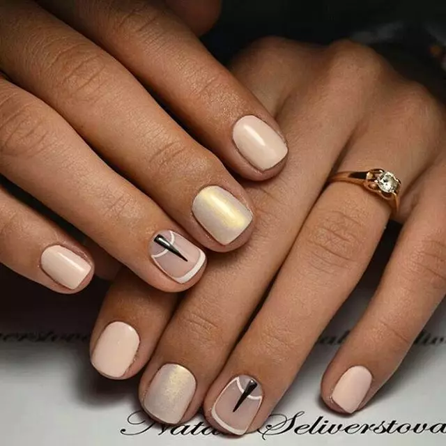 Sequins နှင့်အတူ beige manicure: ရွှေ sequins နှင့်အတူလက်သည်းအနုပညာအလှဆင်ခြင်း 24384_20