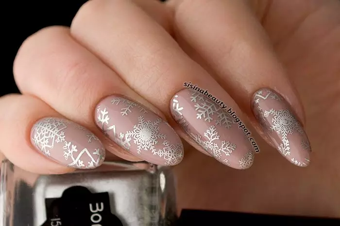 Manicure Beige dengan Sequins (34 Foto): Hiasan Seni Nail dengan Golden Sequins 24384_34