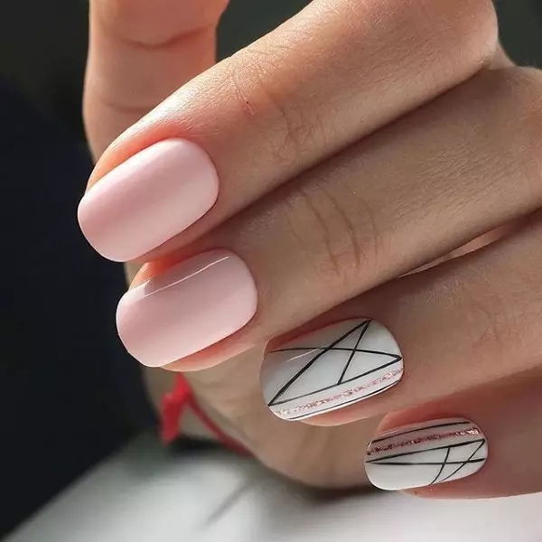 Roze manicure op korte nagels (44 foto's): Hoe het ontwerp te kiezen? Originele nageldecoratie door steentjes 24386_4