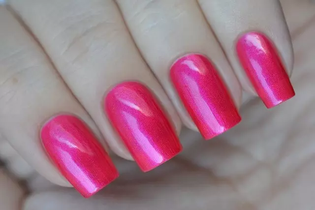 Bright Pink Manicure (Picha 63): Kubuni msumari na rangi ya asidi na neon 24387_25