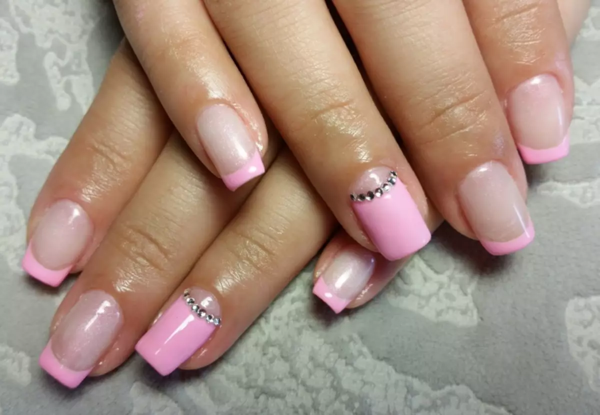Pink franch om neglene (55 billeder): Ideerne om en fransk manicure til korte negle, vælg pink lak til bunden 24391_12