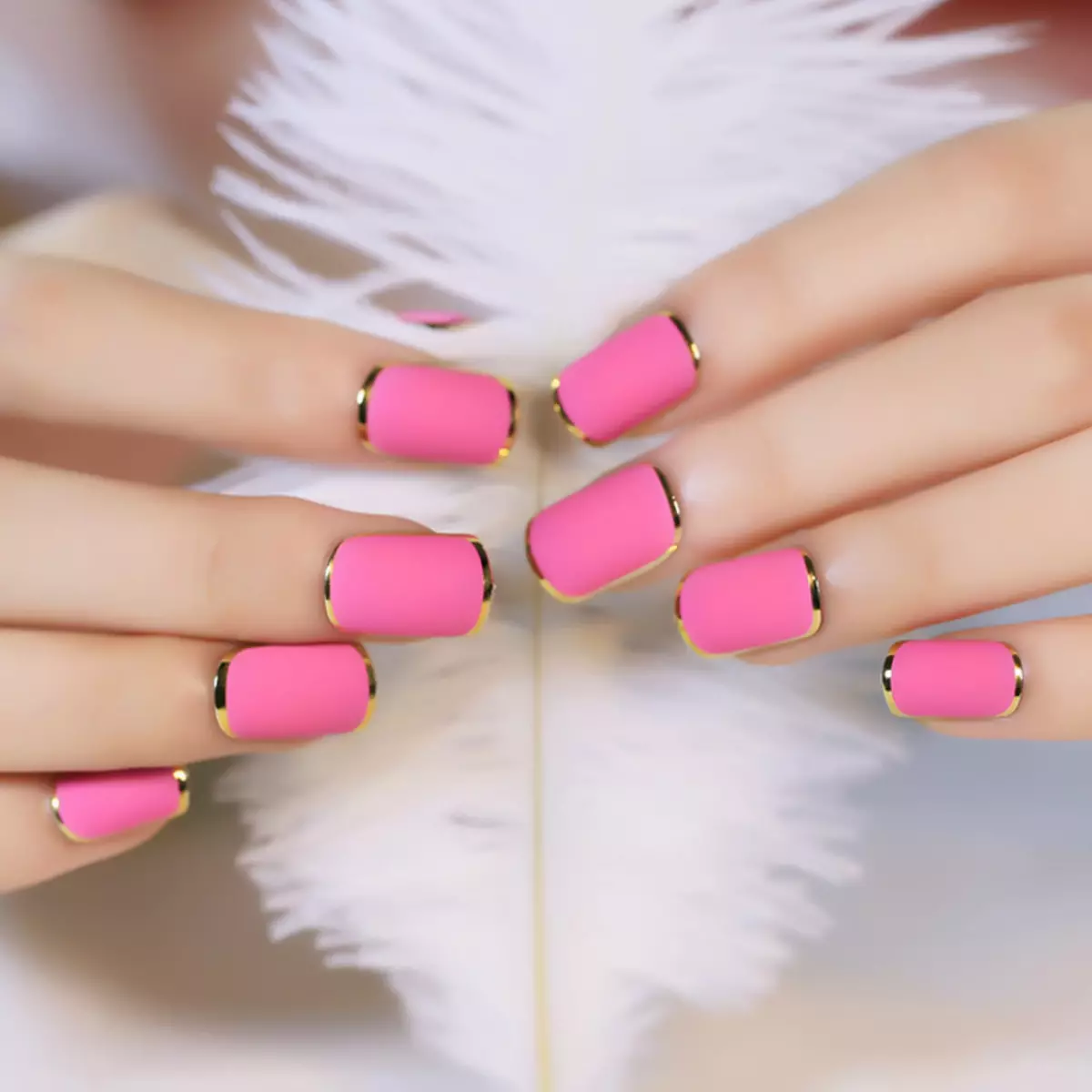 Рожевий френч на нігтях (55 фото): ідеї французького манікюру для коротких нігтів, вибираємо рожевий лак для основи 24391_28