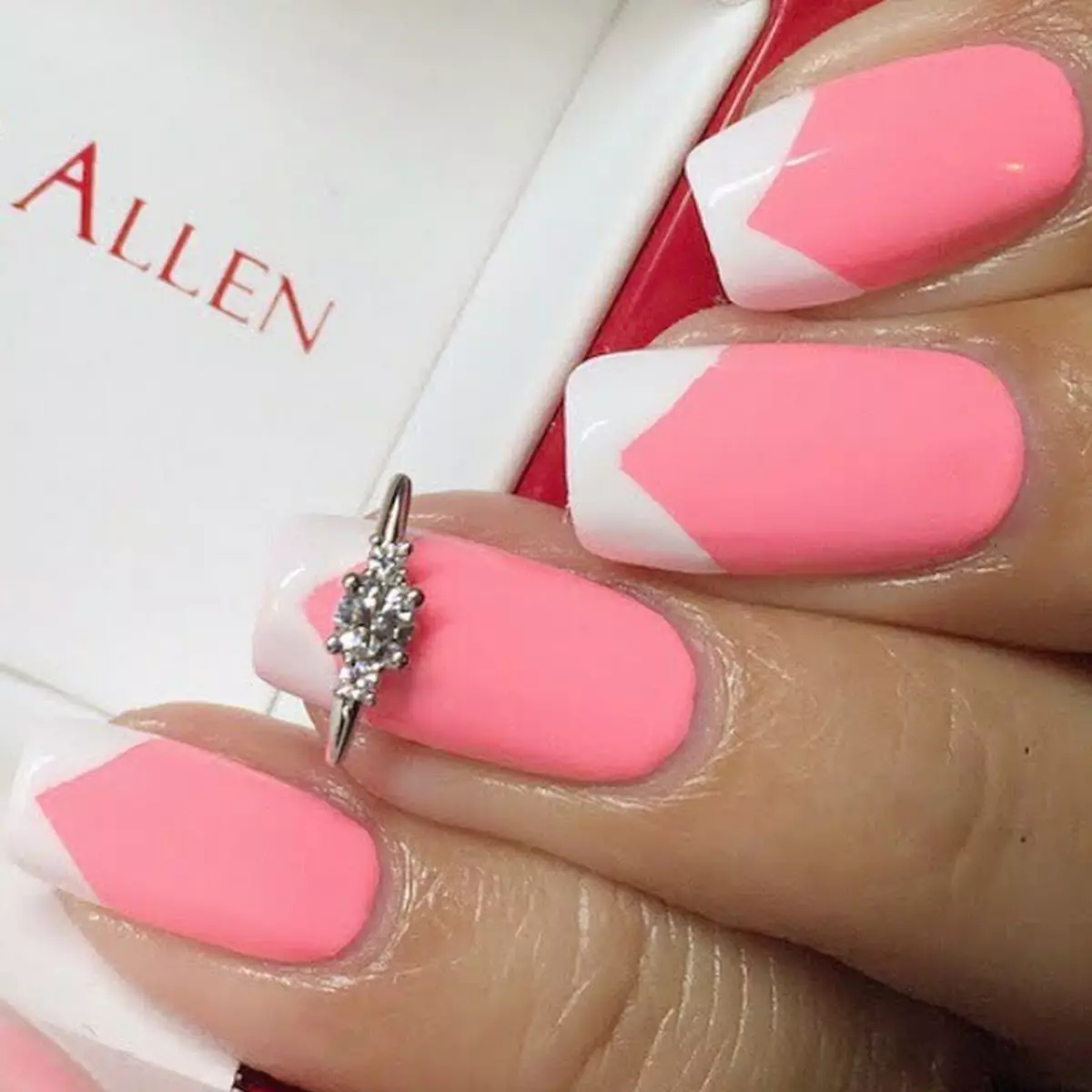 Рожевий френч на нігтях (55 фото): ідеї французького манікюру для коротких нігтів, вибираємо рожевий лак для основи 24391_35