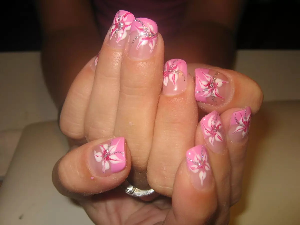 Рожевий френч на нігтях (55 фото): ідеї французького манікюру для коротких нігтів, вибираємо рожевий лак для основи 24391_40