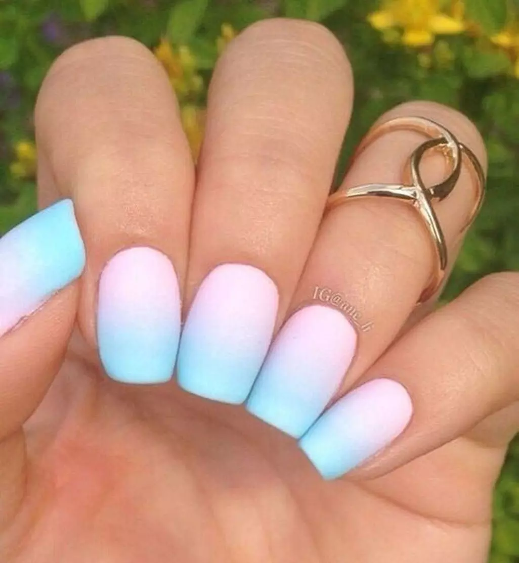 Manicura en color rosa y azul (65 fotos): diseño de uñas con gradiente en colores rosa-azul 24395_10