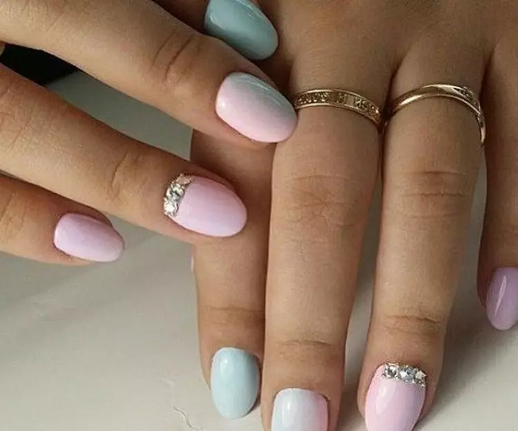 Mandicure bi rengê rengîn û şîn (65 wêne): Nail Design bi rengên rengîn-şîn 24395_11