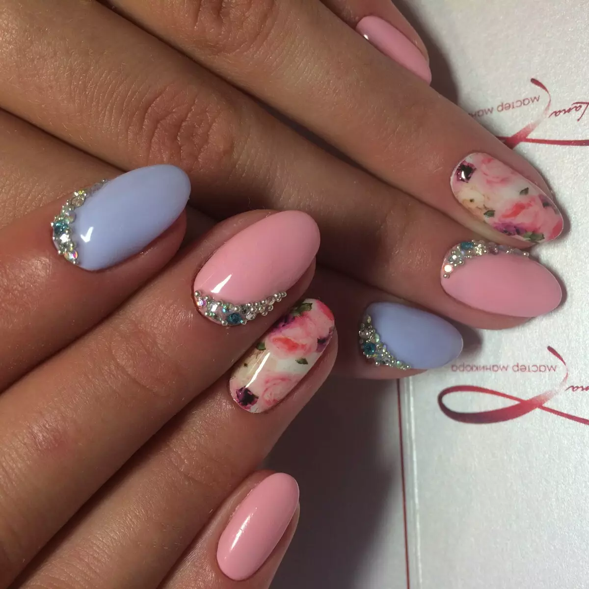 Manicure in colore rosa e blu (65 foto): unghie design con gradiente in colori rosa-blu 24395_13