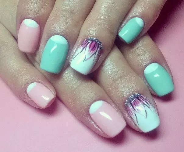 Manicure sa pink ug asul nga kolor (65 litrato): lansang design sa pagdulhog sa pink nga-asul nga kolor 24395_23