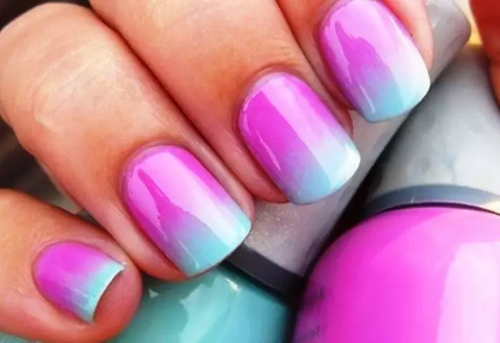 Manicura en color rosa i blau (65 fotos): disseny d'ungles amb degradat en colors blaus de color rosa 24395_29