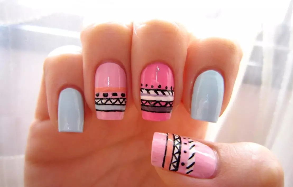 Manicura en color rosa i blau (65 fotos): disseny d'ungles amb degradat en colors blaus de color rosa 24395_39