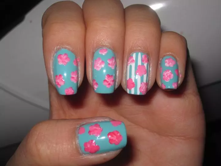 Manicure na cor rosa e azul (65 fotos): Projeto de unhas com gradiente em cores rosa-azuis 24395_43