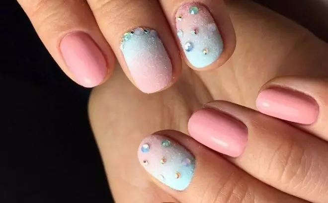 Manicure na cor rosa e azul (65 fotos): Projeto de unhas com gradiente em cores rosa-azuis 24395_45