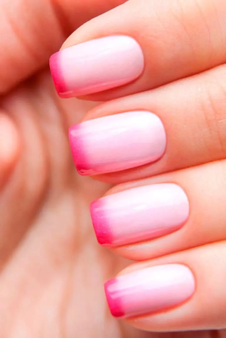 Manicura rosa con gradiente (38 fotos): Ejemplos de diseño de uñas con Ombre 24396_13