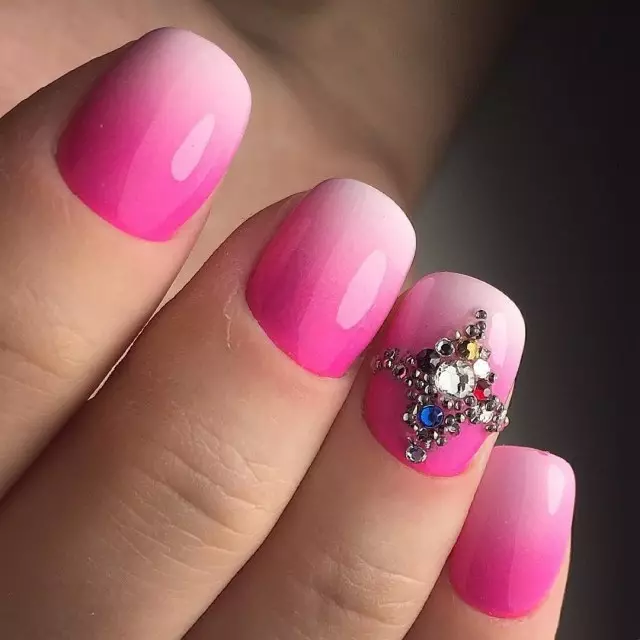 Manicure rosa con gradiente (38 foto): Esempi di design per unghie con ombre 24396_19
