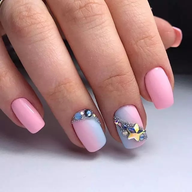 Różowy manicure z gradientem (38 zdjęć): Przykłady projektowania paznokci z Ombre 24396_26