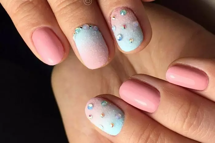 Manicura rosa con gradiente (38 fotos): Ejemplos de diseño de uñas con Ombre 24396_27