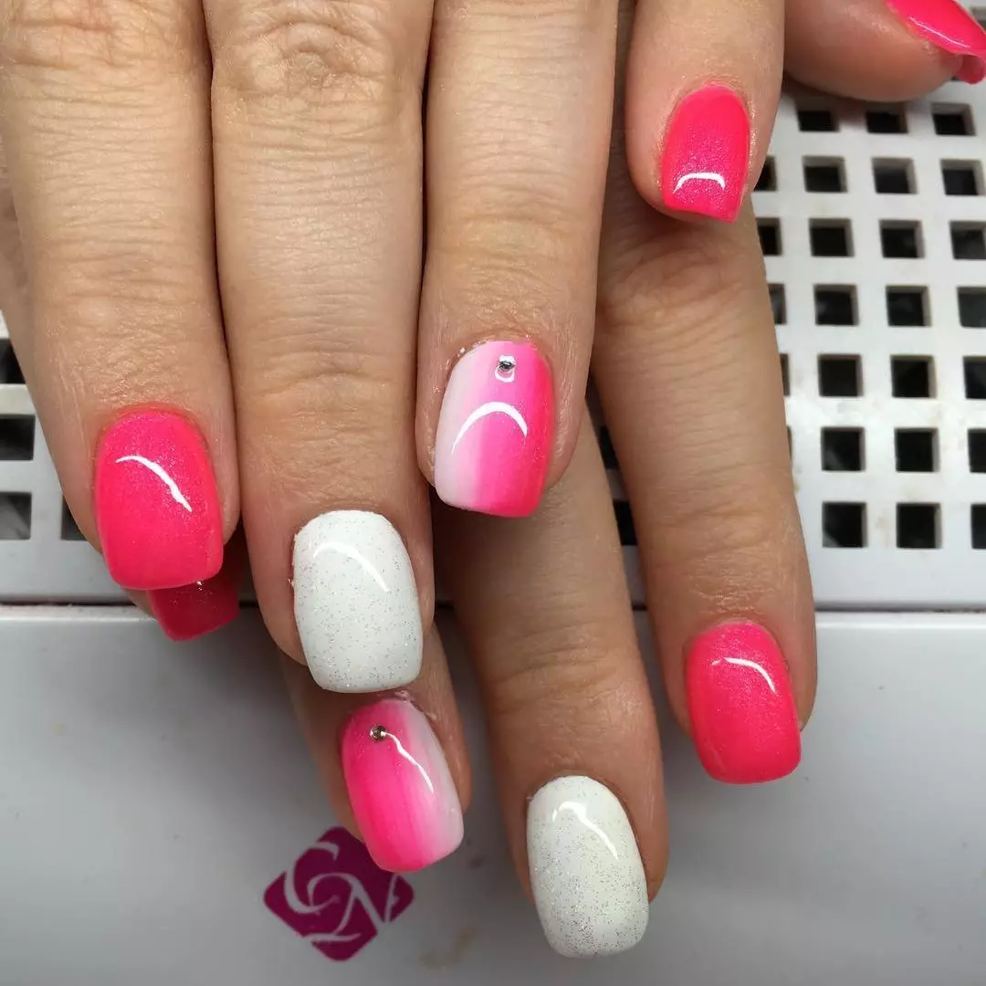 Manicura rosa con gradiente (38 fotos): Ejemplos de diseño de uñas con Ombre 24396_7