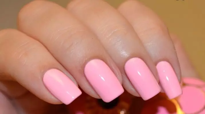 Блідо-рожевий манікюр (62 фото): дизайн нігтів за допомогою лаку світло-рожевого кольору і стразів 24398_13