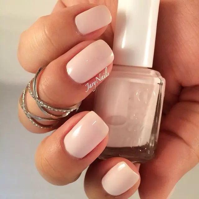 Manicure rosa pallido (62 foto): Design per unghie con vernice leggera rosa e aste 24398_16