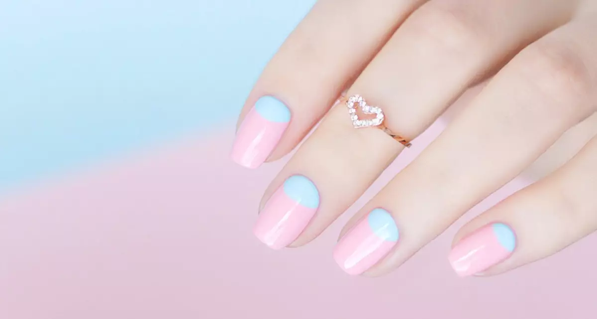 Manicure rosa pallido (62 foto): Design per unghie con vernice leggera rosa e aste 24398_29