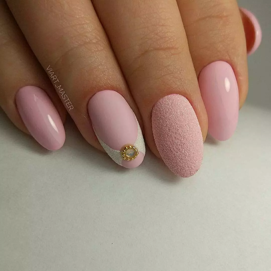 Pálido manicura rosada (62 fotos): diseño de uñas con barniz rosa claro y varillas 24398_34