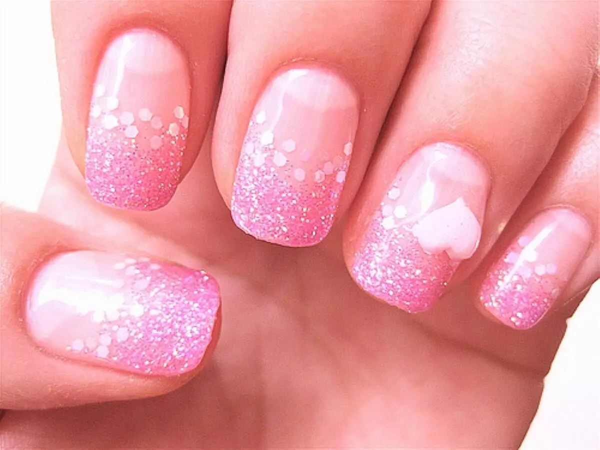Manicure rosa pallido (62 foto): Design per unghie con vernice leggera rosa e aste 24398_35