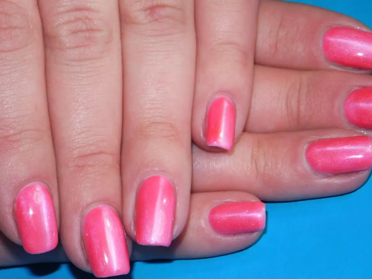 Manicure rosa pallido (62 foto): Design per unghie con vernice leggera rosa e aste 24398_44