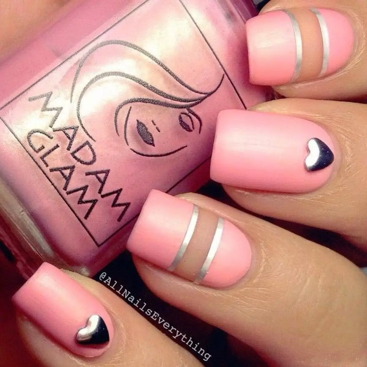 Pálido manicura rosada (62 fotos): diseño de uñas con barniz rosa claro y varillas 24398_57