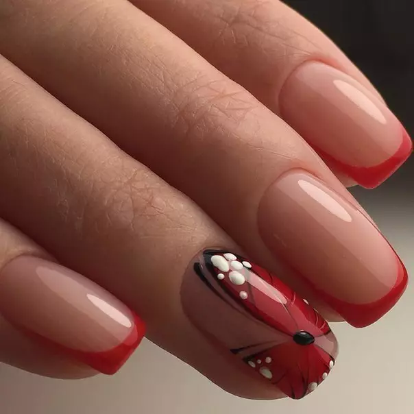 Red Franch on Nails (57 fotos): Deseño de manicura francesa con verniz negro e strass para uñas afiadas e cadradas 24405_10