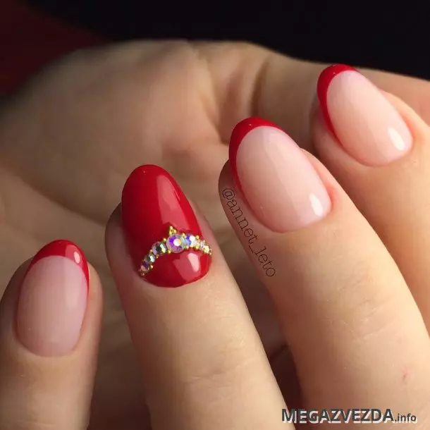 Röd franch på naglar (57 bilder): Design av fransk manikyr med svarta lack och rhinestones för skarpa och fyrkantiga naglar 24405_11