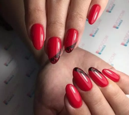 Franch rouge sur les ongles (57 photos): Conception de la manucure française avec vernis noir et strass pour clous tranchants et carrés 24405_20