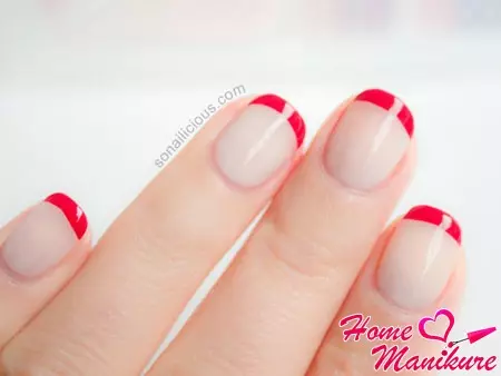 Franch Red li ser Nails (57 Wêneyên): sêwirandina manîkurên fransî bi varnish reş û rhinestones ji bo nîskên hişk û çaran 24405_42