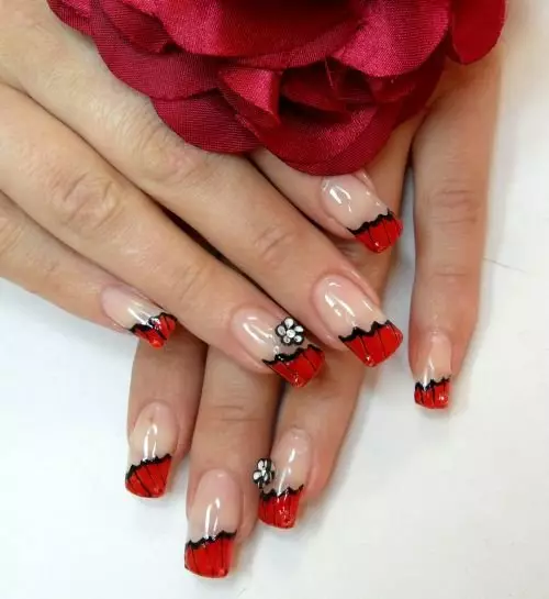 Red Franch on Nails (57 fotos): Deseño de manicura francesa con verniz negro e strass para uñas afiadas e cadradas 24405_45