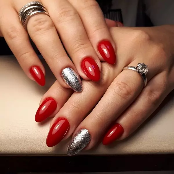 Red Moon Manicure (51 gambar): Reka bentuk kuku merah dengan paru-paru putih dan rhinestones 24406_48