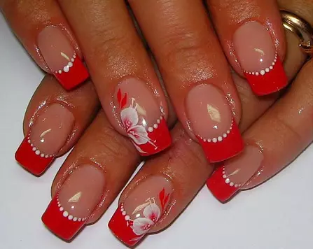 Red Manikura s dizajnom (66 fotografija): Kako lijepo napraviti nokte s lakom? 24408_21