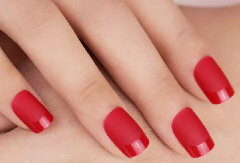 Red Manikura s dizajnom (66 fotografija): Kako lijepo napraviti nokte s lakom? 24408_46