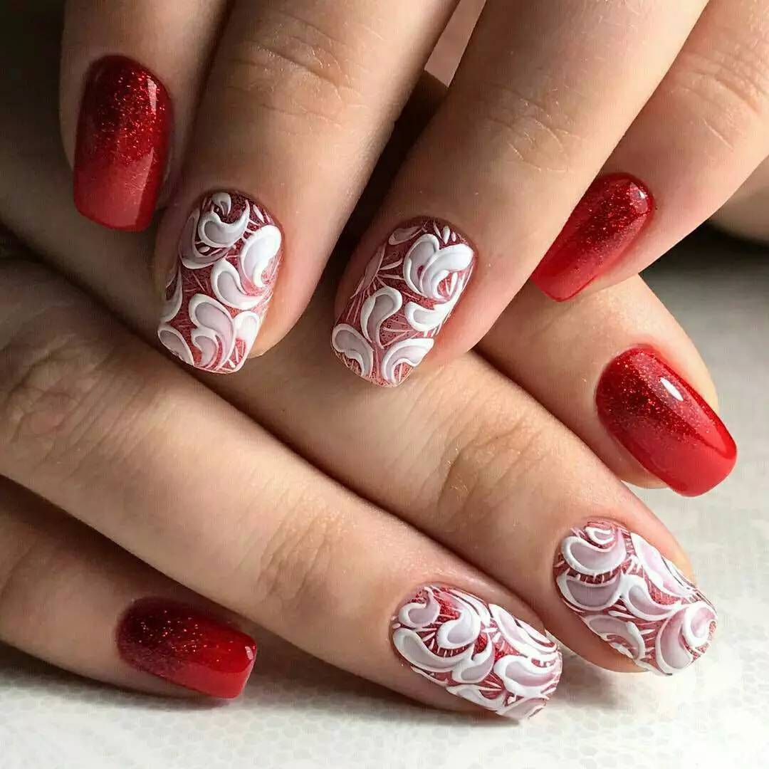 Manucure rouge avec design (66 photos): quelle belle pour faire des ongles avec vernis? 24408_51