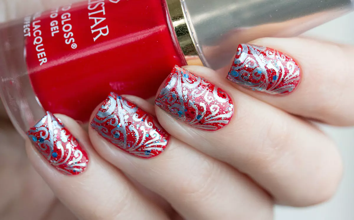 Rød manicure med design (66 billeder): Hvor smukt at lave negle med lak? 24408_56