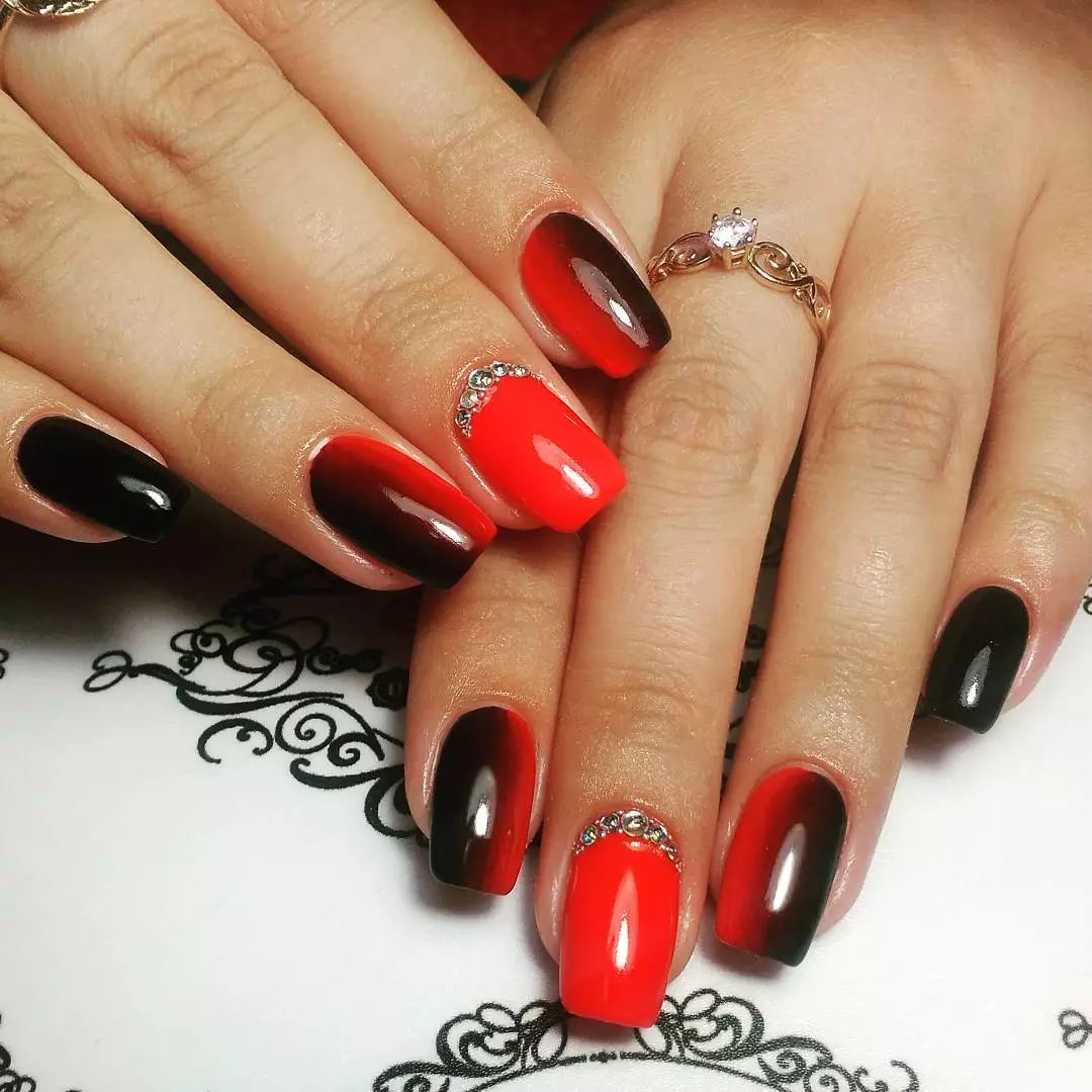 Czerwony manicure z designem (66 zdjęć): Jak piękne tworzenie paznokci z lakierem? 24408_6