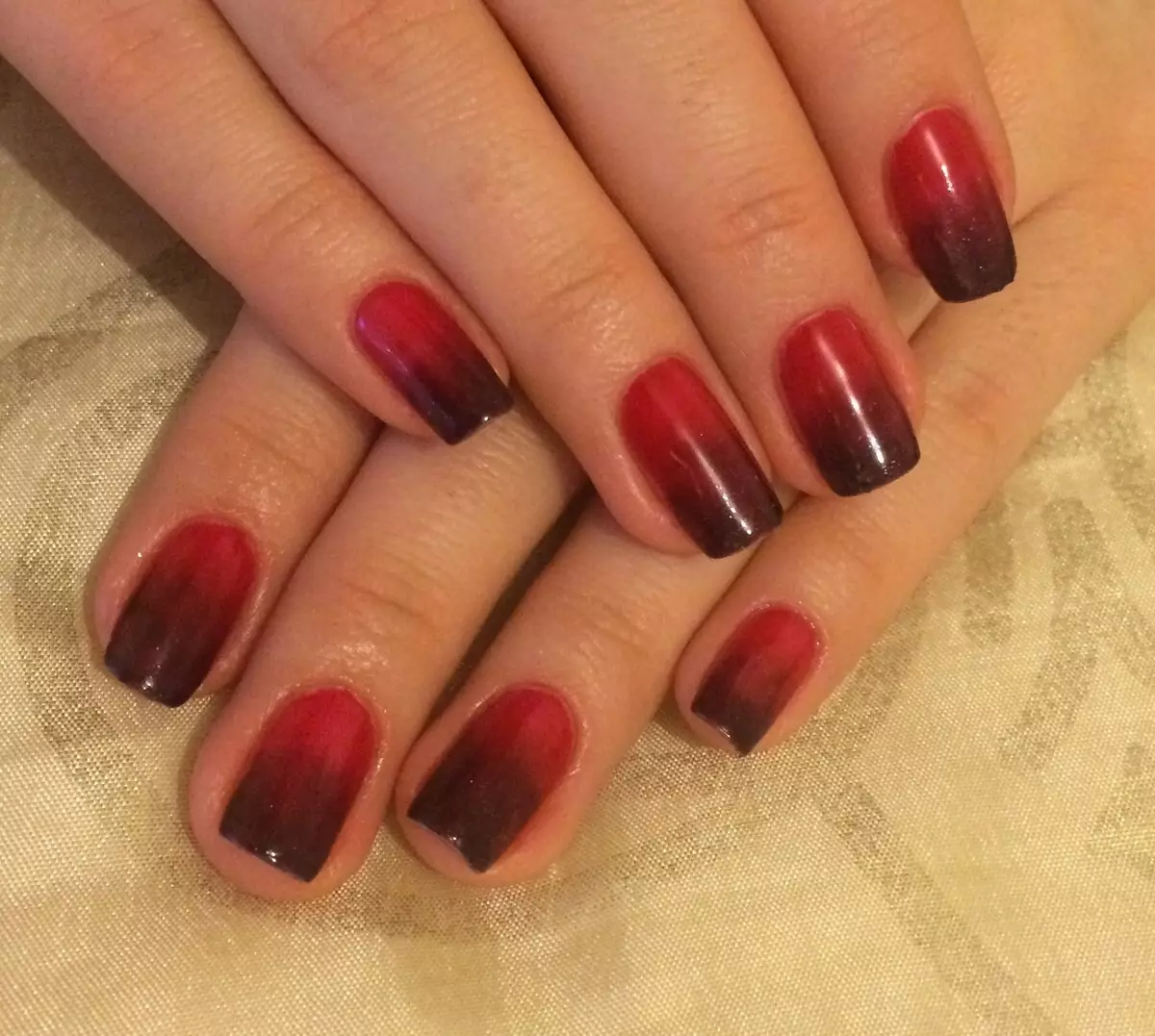 Red Manicure cu design (66 fotografii): Cât de frumos să faci unghii cu lac? 24408_60