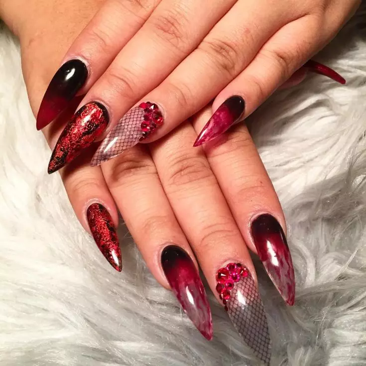 Long Red Nails (32 foto): idee di design manicure 24409_14