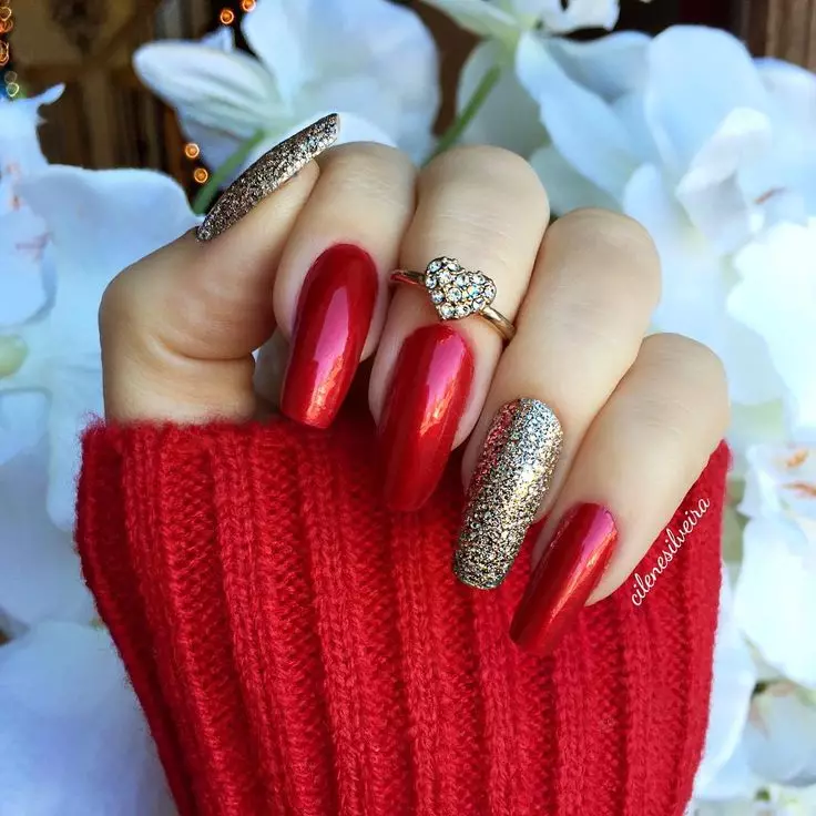 Largas uñas rojas (32 fotos): ideas de diseño de manicura 24409_20